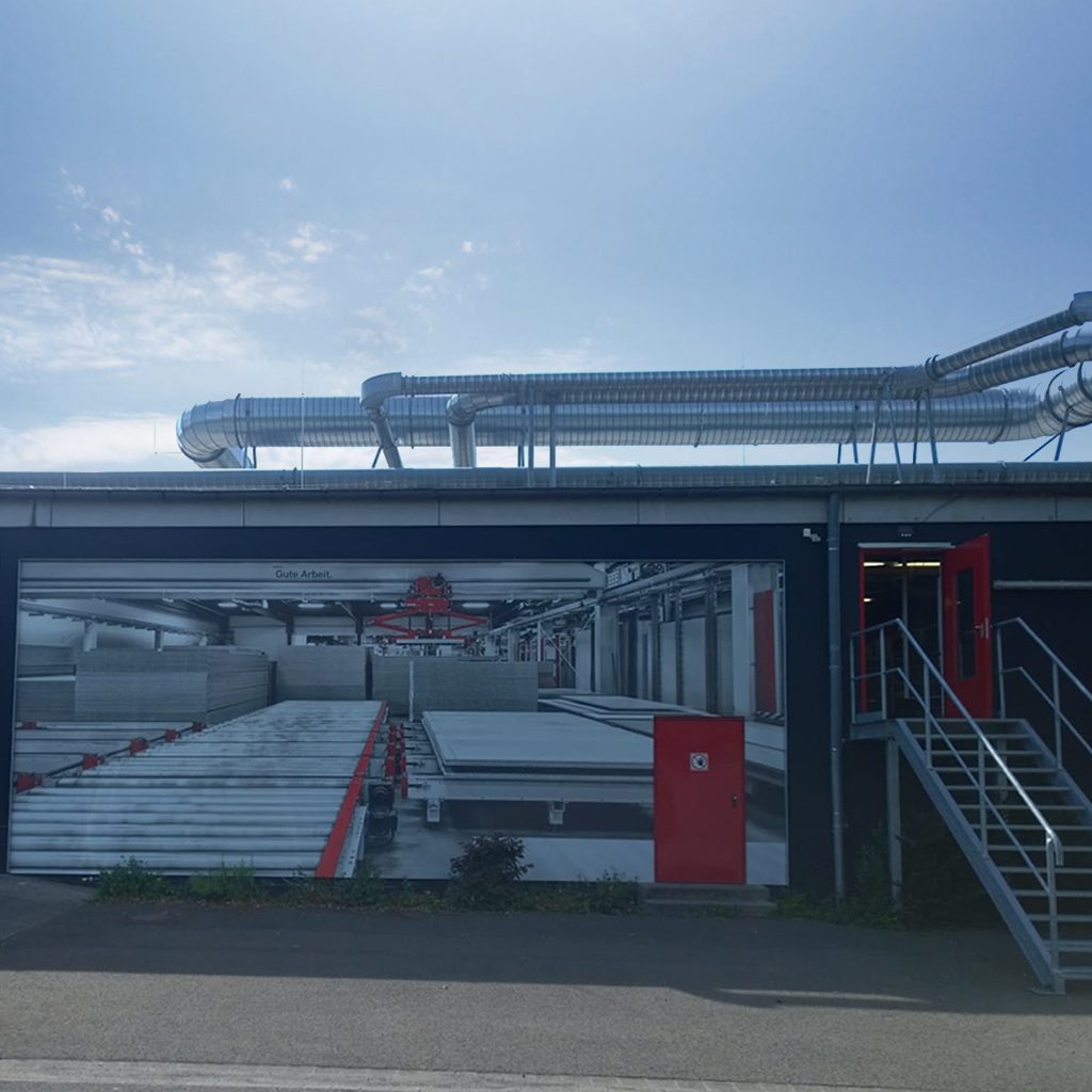 Industriehalle an der Bahnstrecke